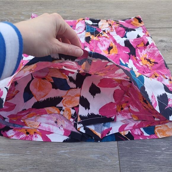 St. John's Bay floral skort size 8 spring summer pink white black blue - Picture 4 of 10